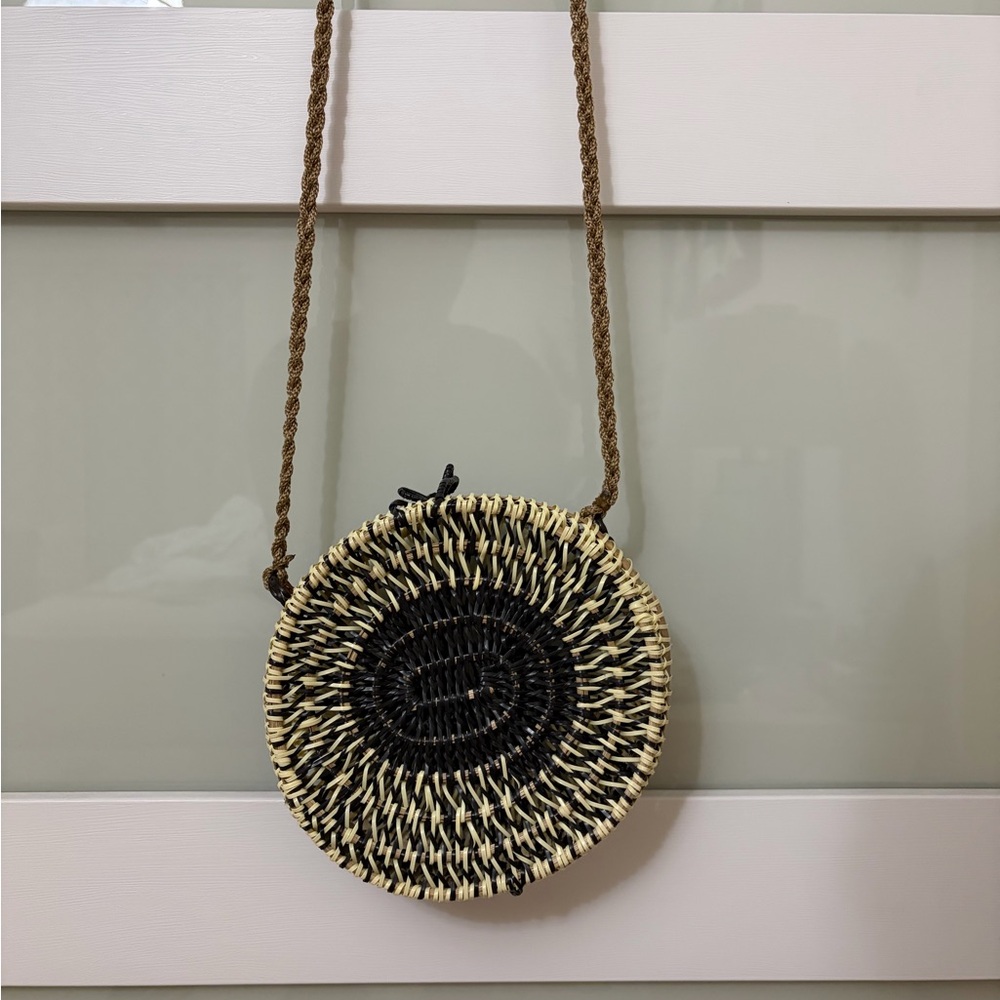 Black and Cream Woven Round Bag
